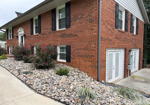 Photo 3 of Single family home for sale at 1000 Beaumont Poplar St, North Wilkesboro, NC 28659 | MLS# 4417432 | Listing updated on 2026-08-25