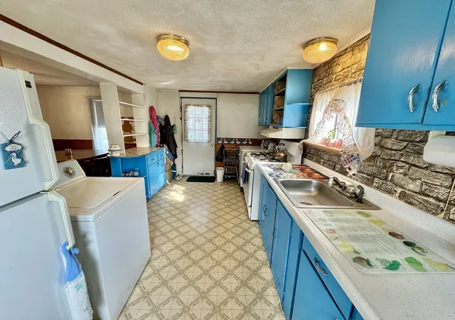 4th image of 112 Florence Street, Tewksbury, MA 01876 | MLS# 73562512