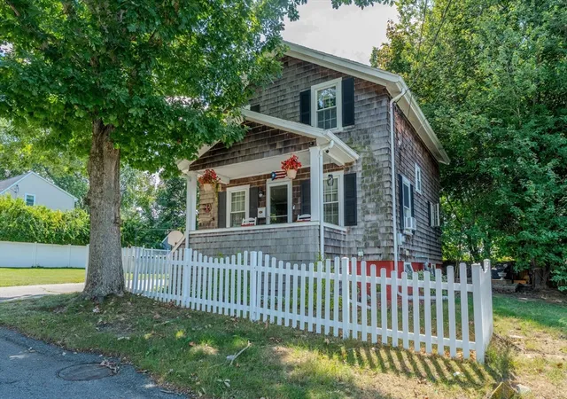 Photo 1 of Single family home for sale at 135 Thurber Ave, Somerset, MA 02725 | MLS# 73569934 | Listing updated on 2026-10-06
