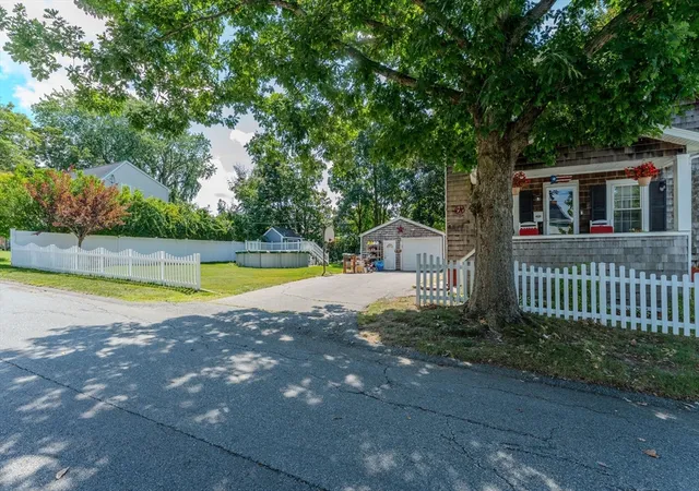 Photo 4 of Single family home for sale at 135 Thurber Ave, Somerset, MA 02725 | MLS# 73569934 | Listing updated on 2026-10-06