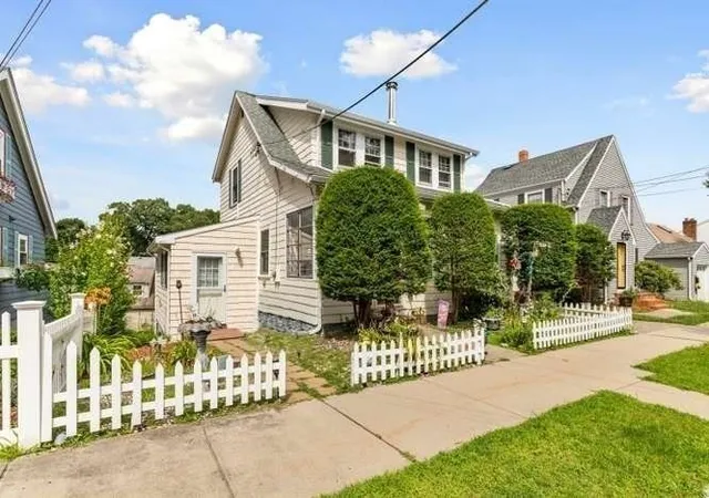 3rd image of 42 Piedmont St, Lynn, MA 01904 | MLS# 73564482