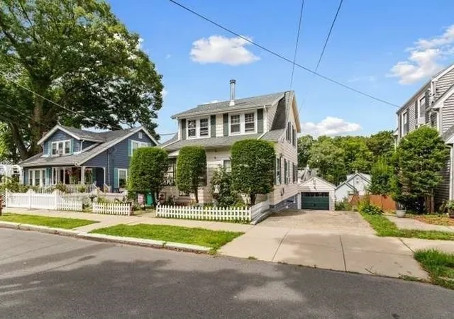 4th image of 42 Piedmont St, Lynn, MA 01904 | MLS# 73564482