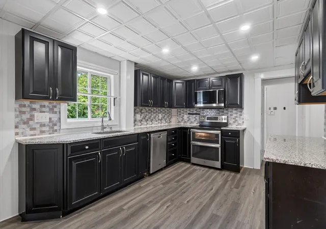 3rd image of 33 Pierpont St, Peabody, MA 01960 | MLS# 73562268