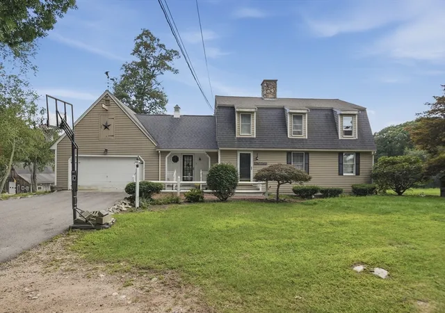 Photo 2 of Sale Pending at 251 Mendon St, Blackstone, MA 01504 | MLS# 73563158 | Listing updated on 2026-09-04
