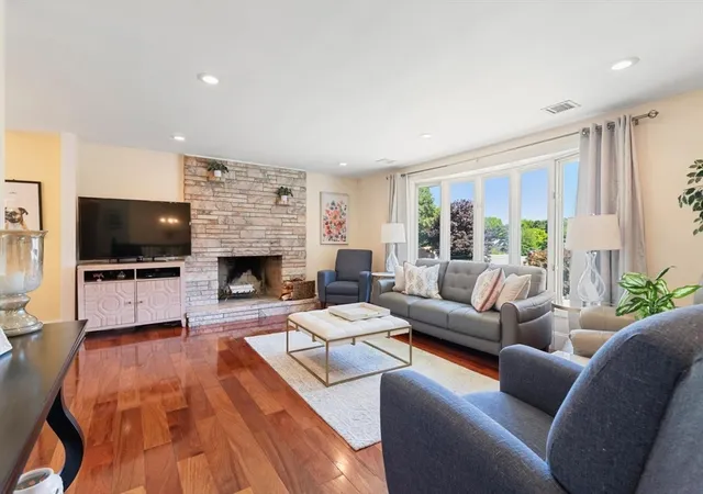 3rd image of 3 Gigante Dr, Stoneham, MA 02180 | MLS# 73560918