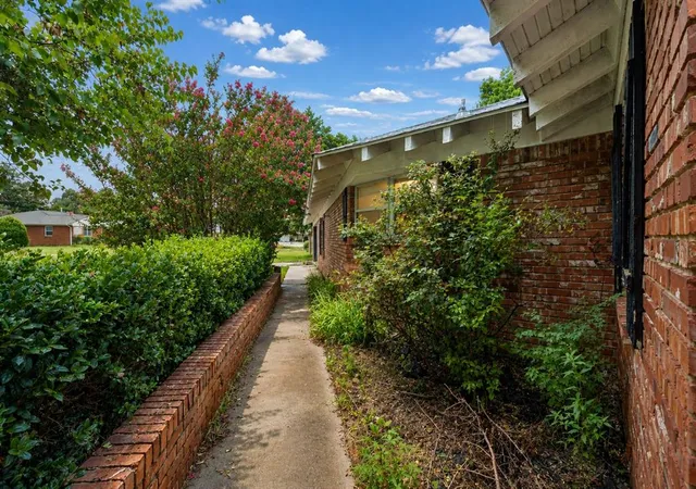 image of 301 E Ridgewood Dr, Midwest City, OK 73110 | MLS# 1243209