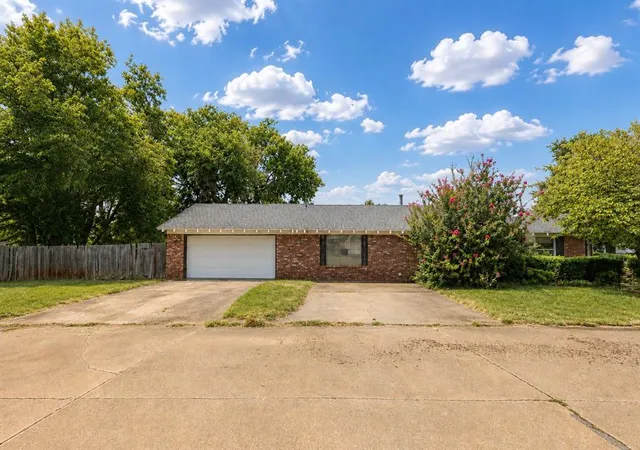 35th image of 301 E Ridgewood Dr, Oklahoma City, OK 73110 | MLS# 1243209