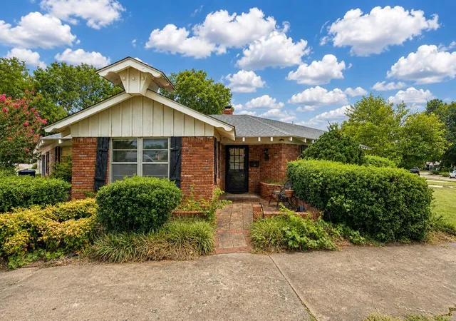 image of 301 E Ridgewood Dr, Midwest City, OK 73110 | MLS# 1243209