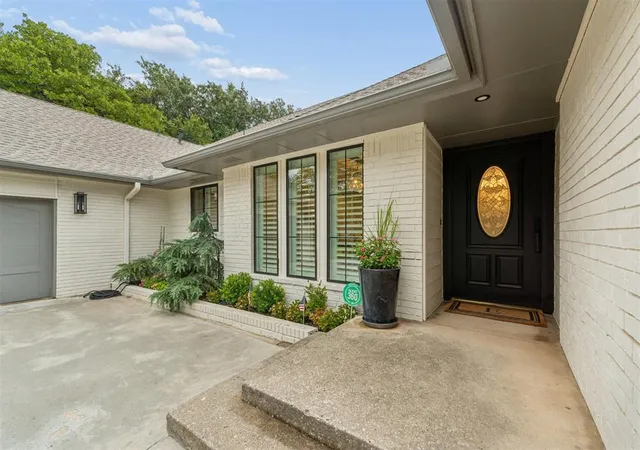 Photo 3 of Sale Pending at 10200 E Apple Valley Rd, Oklahoma City, OK 73151 | MLS# 1243489 | Listing updated on 2026-09-05