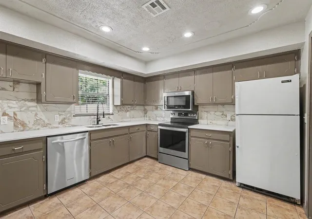 4th image of 6719 Nw 10Th St, Oklahoma City, OK 73127 | MLS# 1243568