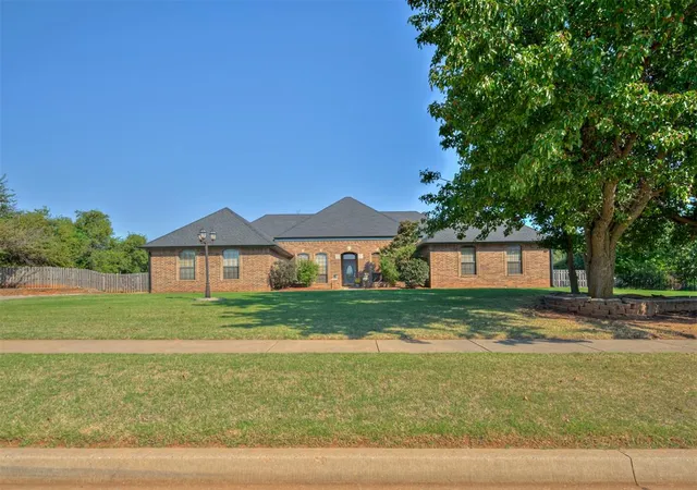 3rd image of 1423 E Twin Brook Ter, Mustang, OK 73064 | MLS# 1243594