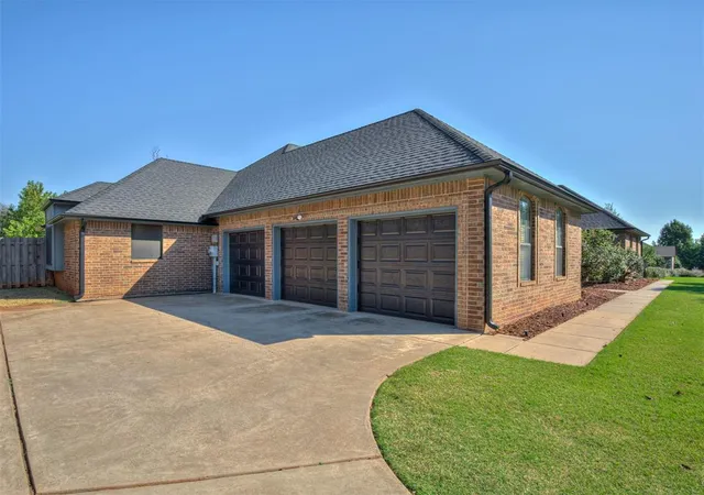 4th image of 1423 E Twin Brook Ter, Mustang, OK 73064 | MLS# 1243594