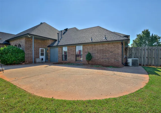 5th image of 1423 E Twin Brook Ter, Mustang, OK 73064 | MLS# 1243594