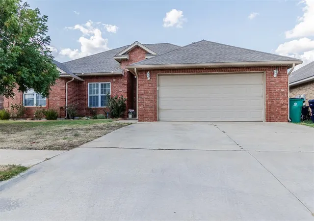 2nd image of 813 Sw 161st St, Oklahoma City, OK 73170 | MLS# 1243843