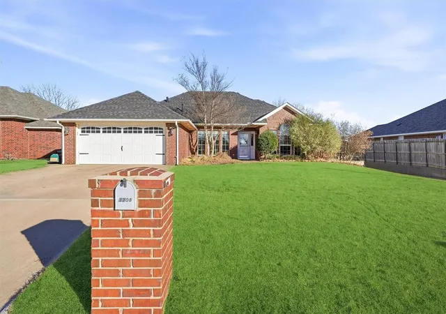 Photo 3 of Sale Pending at 3208 Peacock Ln, Altus, OK 73521 | MLS# 1243972 | Listing updated on 2026-08-16