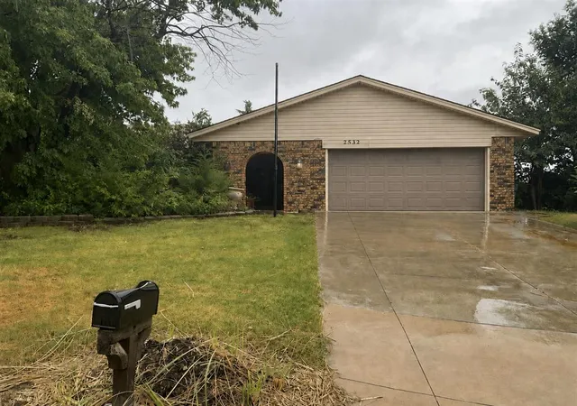 Photo 1 of Sale Pending at 2532 Indian Crk Ct, Oklahoma City, OK 73120 | MLS# 1243980 | Listing updated on 2026-08-15