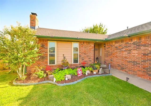 2nd image of 2303 Farris Pl, Chickasha, OK 73018 | MLS# 1244847