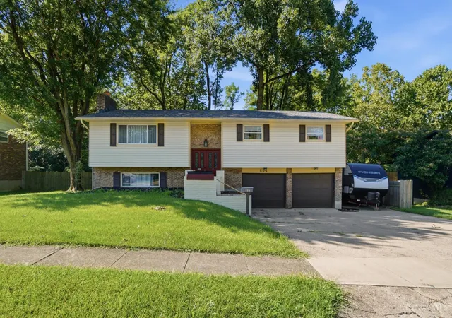 1st image of 804 Victoria Dr, Franklin, OH 45005 | MLS# 1883977