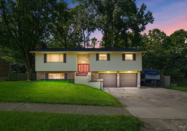2nd image of 804 Victoria Dr, Franklin, OH 45005 | MLS# 1883977