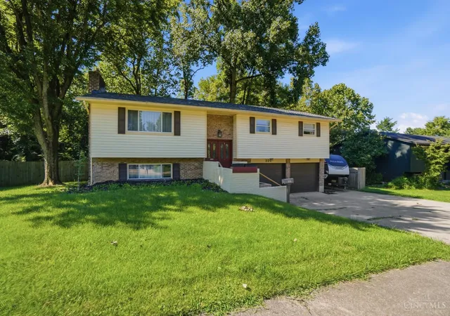 3rd image of 804 Victoria Dr, Franklin, OH 45005 | MLS# 1883977