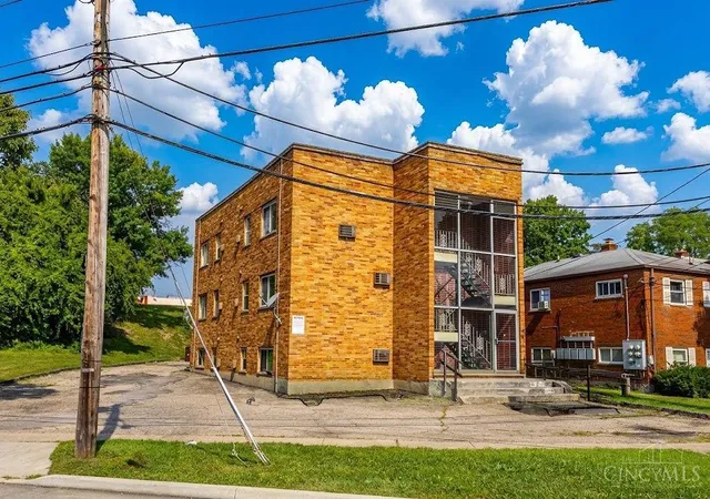 2nd image of 3331 Parkcrest Ln, Cincinnati, OH 45211 | MLS# 1890417