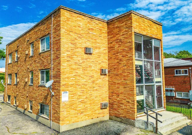 5th image of 3331 Parkcrest Ln, Cincinnati, OH 45211 | MLS# 1890417
