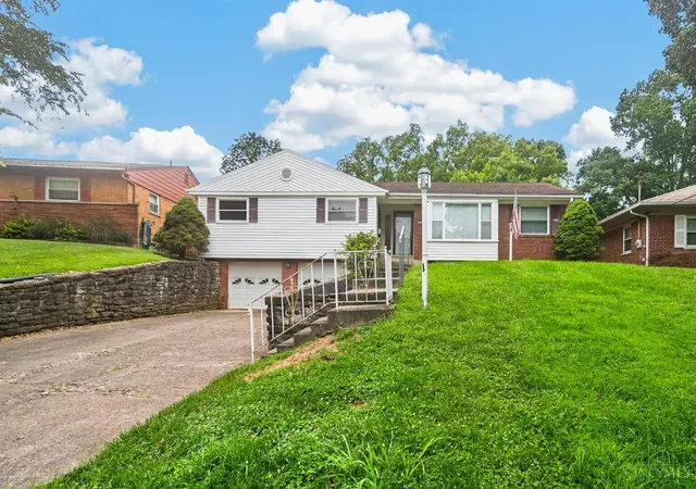 3rd image of 2019 Claudia Ct, Cincinnati, OH 45230 | MLS# 1890490