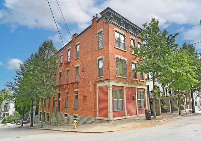 2nd image of 945 Parkside Pl, Cincinnati, OH 45202 | MLS# 1890535