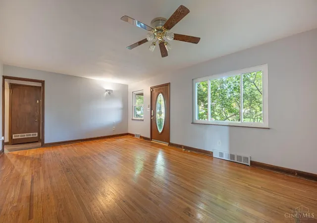 Photo 2 of Sale Pending at 26 Red Bud Dr, Middletown, OH 45042 | MLS# 1886587 | Listing updated on 2026-09-14