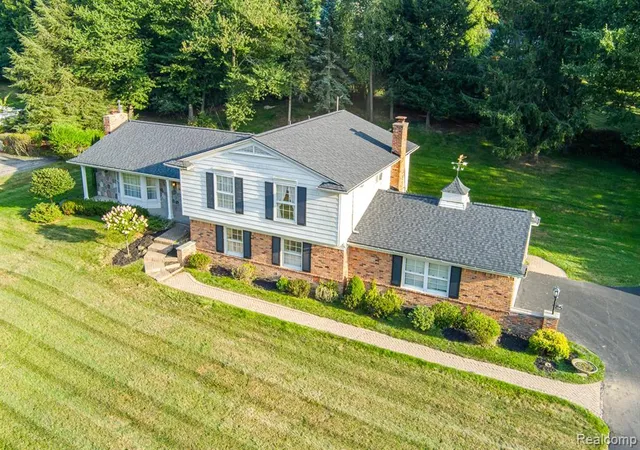Photo 1 of Single family home for sale at 4744 Brafferton Dr, Bloomfield Hills, MI 48302 2212 | MLS# 61024096 | Listing updated on 2026-09-13
