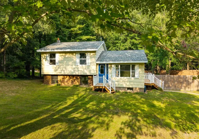 4th image of 48 Sandwood Dr, Marquette, MI 49855 | MLS# 50218538