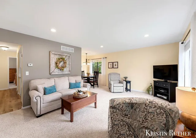 Photo 3 of Sale Pending at 3168 Beechnut Ln, Hudsonville, MI 49426 | MLS# 70554742 | Listing updated on 2026-09-03