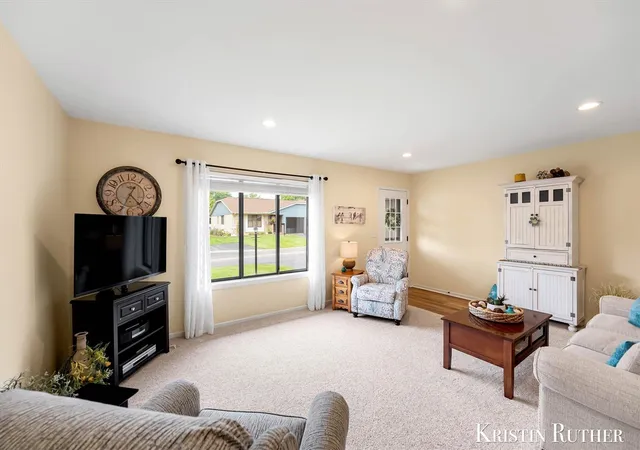 Photo 4 of Sale Pending at 3168 Beechnut Ln, Hudsonville, MI 49426 | MLS# 70554742 | Listing updated on 2026-09-03