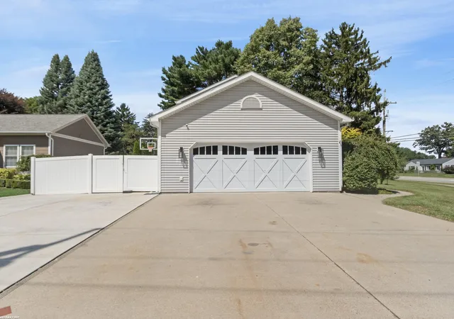 Photo 4 of Sale Pending at 53053 Washington St, New Baltimore, MI 48047 | MLS# 50220259 | Listing updated on 2026-09-06
