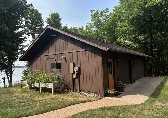 Photo 2 of Single family home for sale at 8997 N E Shore Rd, Marenisco, MI 49947 | MLS# 50217853 | Listing updated on 2026-09-09