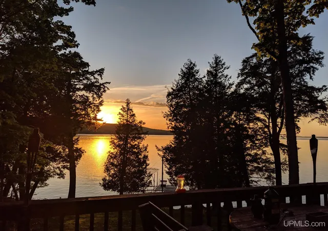 Photo 3 of Single family home for sale at 8997 N E Shore Rd, Marenisco, MI 49947 | MLS# 50217853 | Listing updated on 2026-09-09