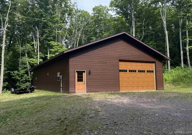 Photo 4 of Single family home for sale at 8997 N E Shore Rd, Marenisco, MI 49947 | MLS# 50217853 | Listing updated on 2026-09-09