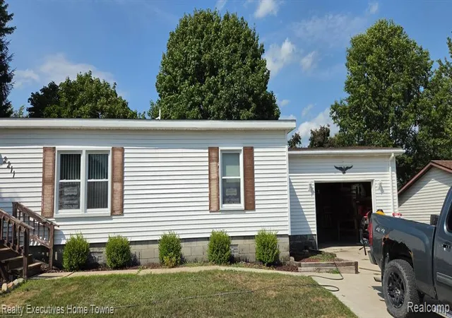 Photo 3 of Sale Pending at 2211 Mark St, Croswell, MI 48422 9785 | MLS# 60991456 | Listing updated on 2026-09-05