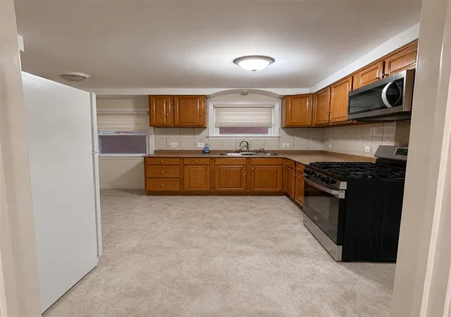 4th image of 7048 Jonathon St, Dearborn, MI 48126 | MLS# 70551689