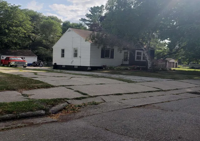 2nd image of 2118 1st Street Street, Bay City, MI 48708 | MLS# 50216304