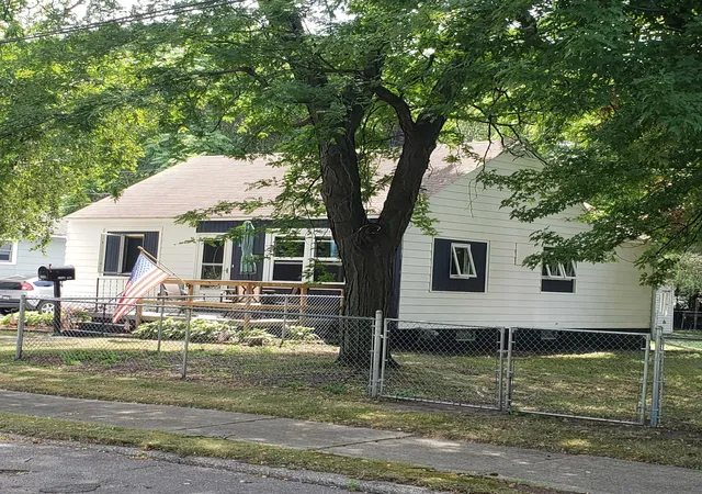 3rd image of 2118 1St Street Street, Bay City, MI 48708 | MLS# 50216304