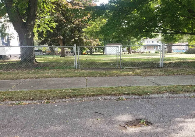 4th image of 2118 1St Street Street, Bay City, MI 48708 | MLS# 50216304