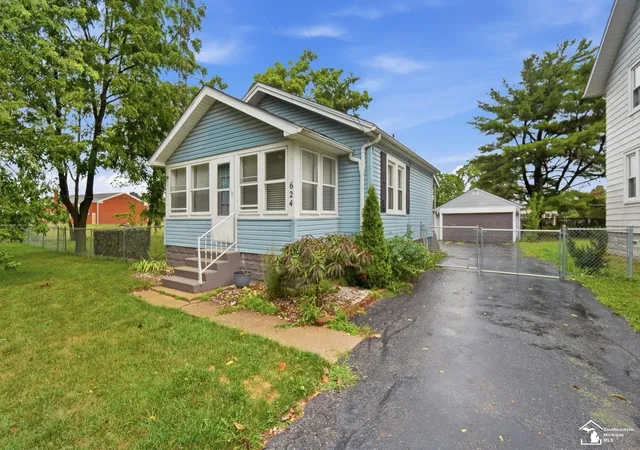 2nd image of 624 Palmwood Ave, Monroe, MI 48161 | MLS# 50218177