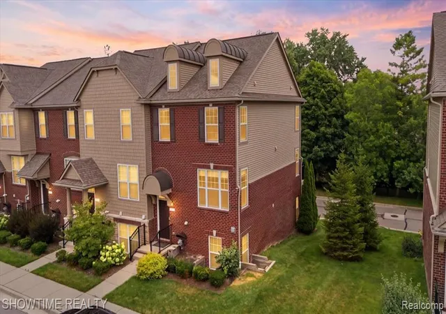 1st image of 2849 Hartwick Dr, Rochester, MI 48307 | MLS# 61018772