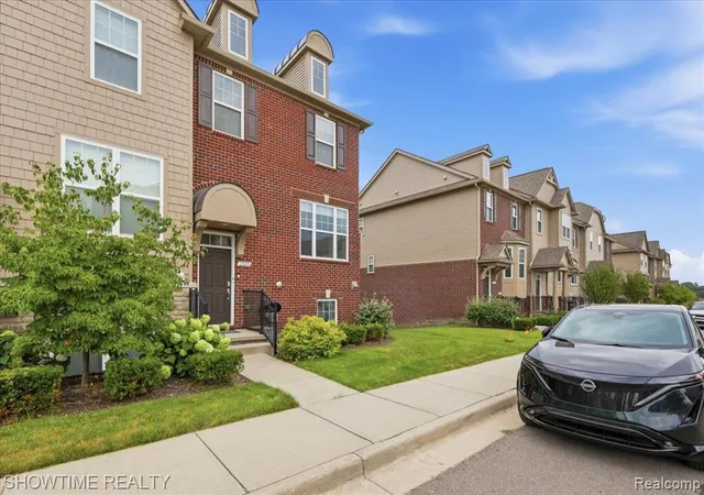 3rd image of 2849 Hartwick Dr, Rochester, MI 48307 | MLS# 61018772