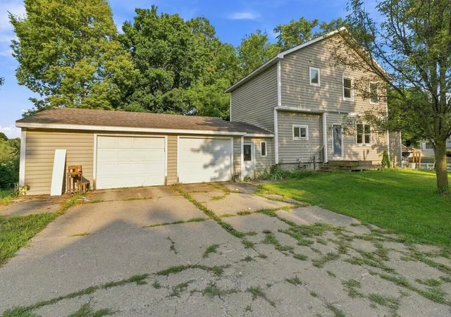 2nd image of 520 N Queen St, Nashville, MI 49073 | MLS# 70551233
