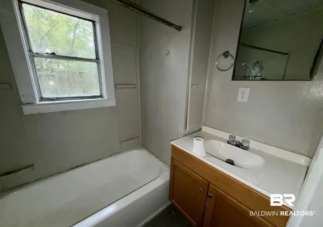4th image of 2708 Edgewood St, Mobile, AL 36607 | MLS# 399471