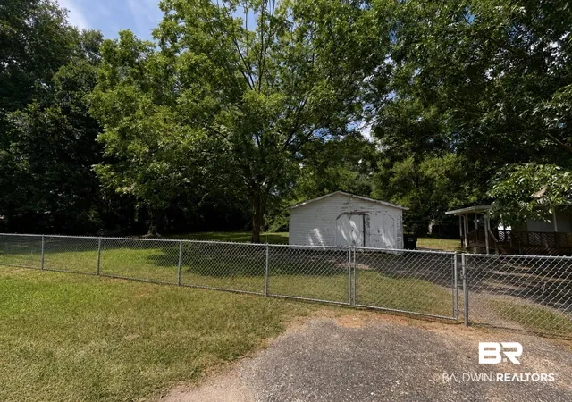 3rd image of 1321 Hubert Pierce Rd, Mobile, AL 36608 | MLS# 407308