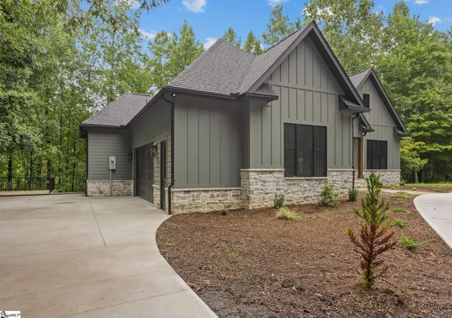 3rd image of 328 Glen Hollow Rd, Travelers Rest, SC 29690 | MLS# 1580544