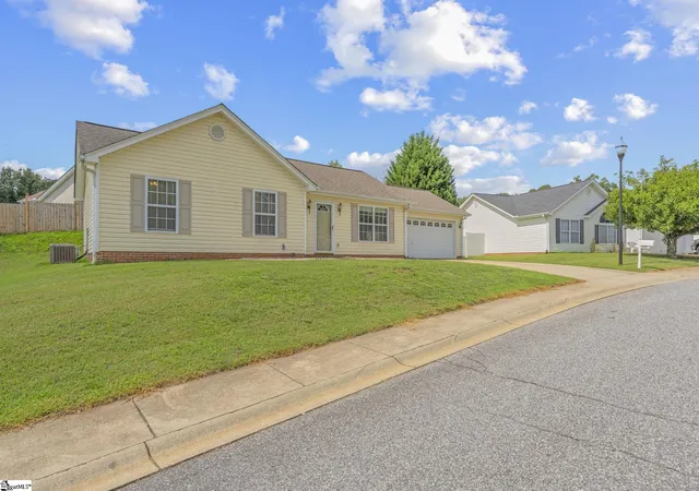 Photo 2 of Single family home for sale at 206 Juniper Leaf Wy, Greer, SC 29651 | MLS# 1600694 | Listing updated on 2026-08-17